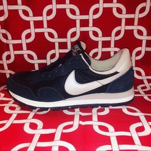 nike classic runners